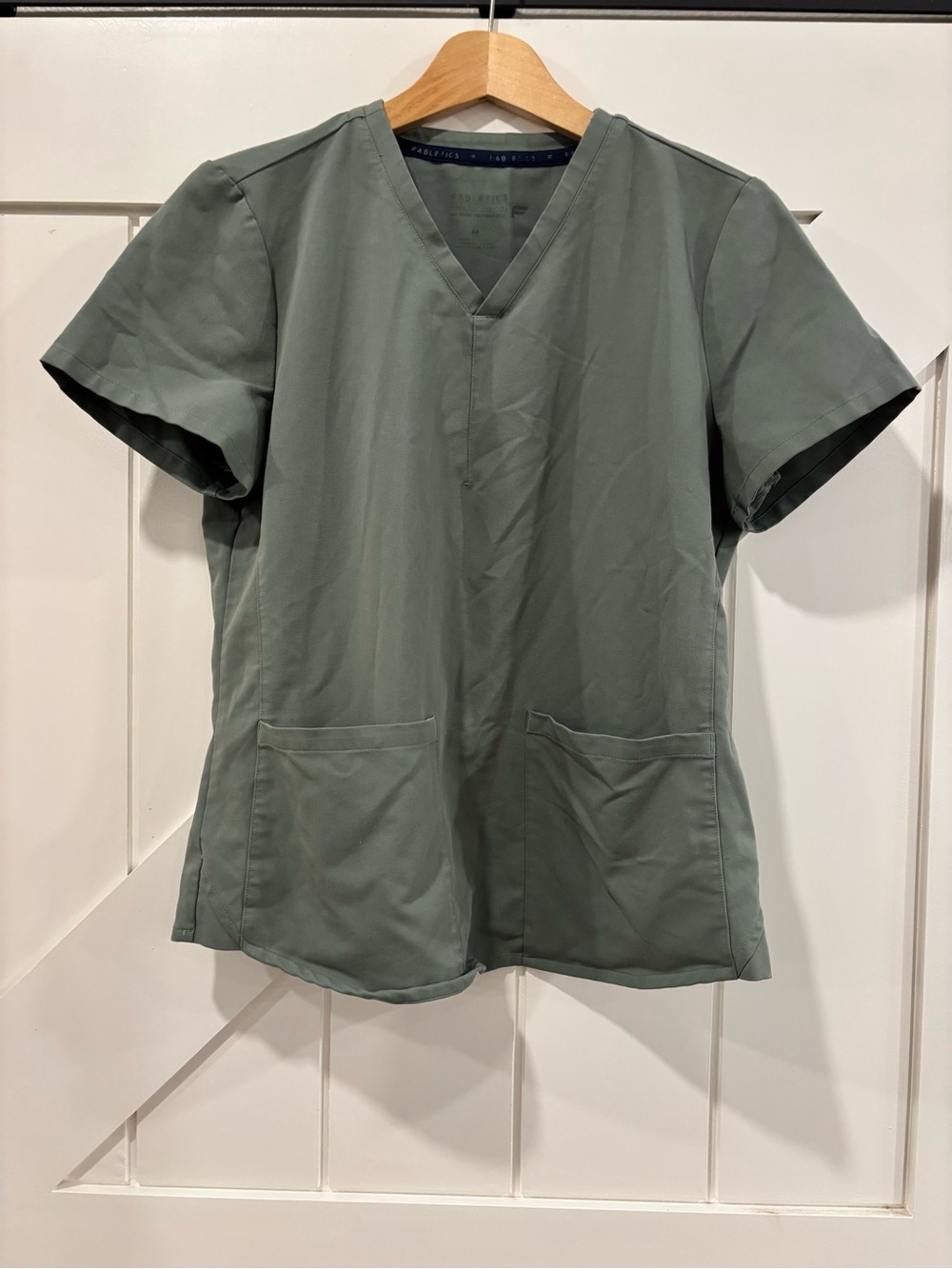 Fabletics Method Scrub Top Olive Green 2 Pocket V Neck Medical Shirt M